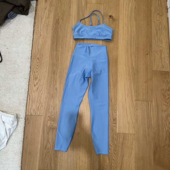 Alo Yoga Air Lift Light Blue Sports Bra and Leggings Set - Picture 2 of 4